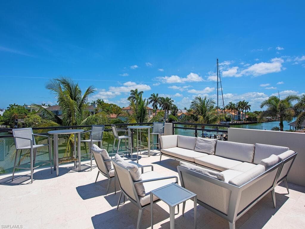 661 Galleon Dr, Naples, FL 34102-29