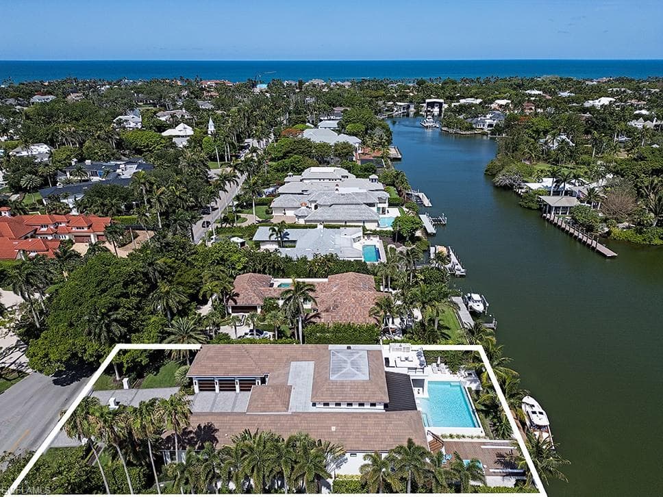 661 Galleon Dr, Naples, FL 34102-36