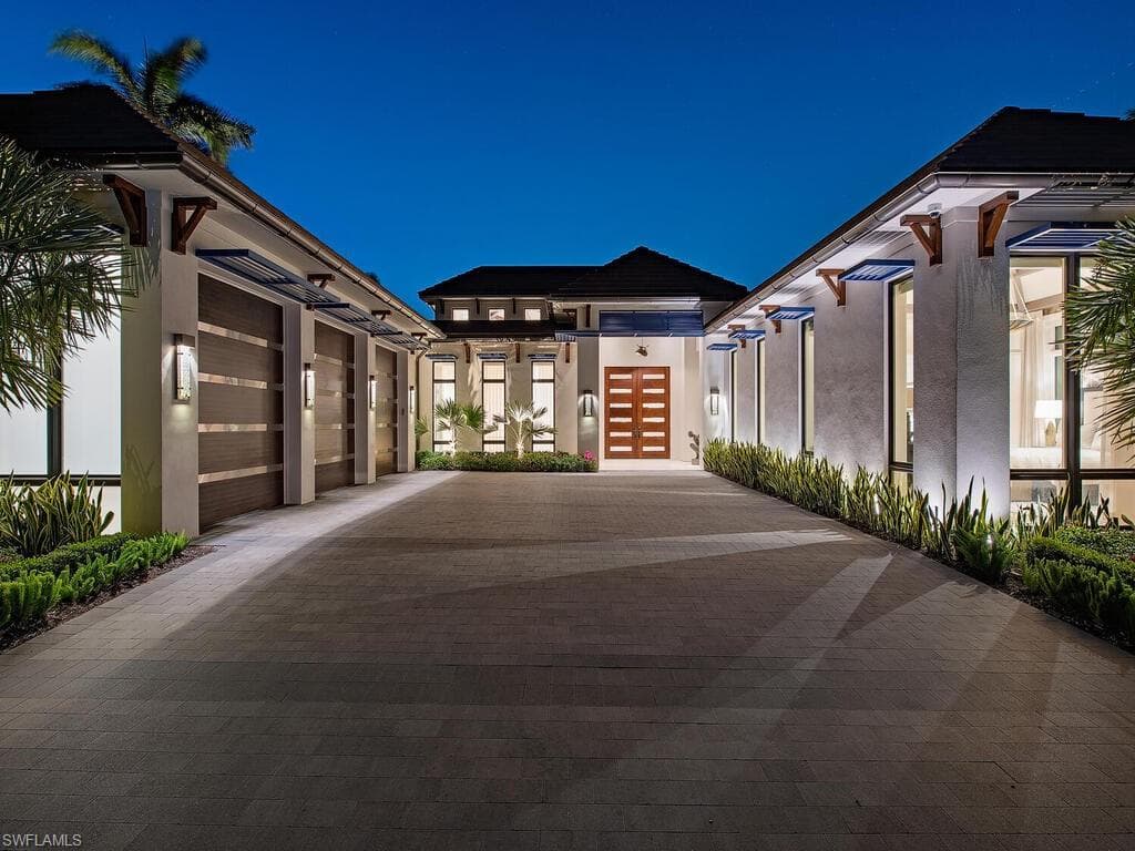 661 Galleon Dr, Naples, FL 34102-3