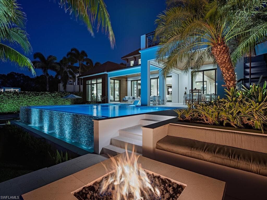 661 Galleon Dr, Naples, FL 34102-5