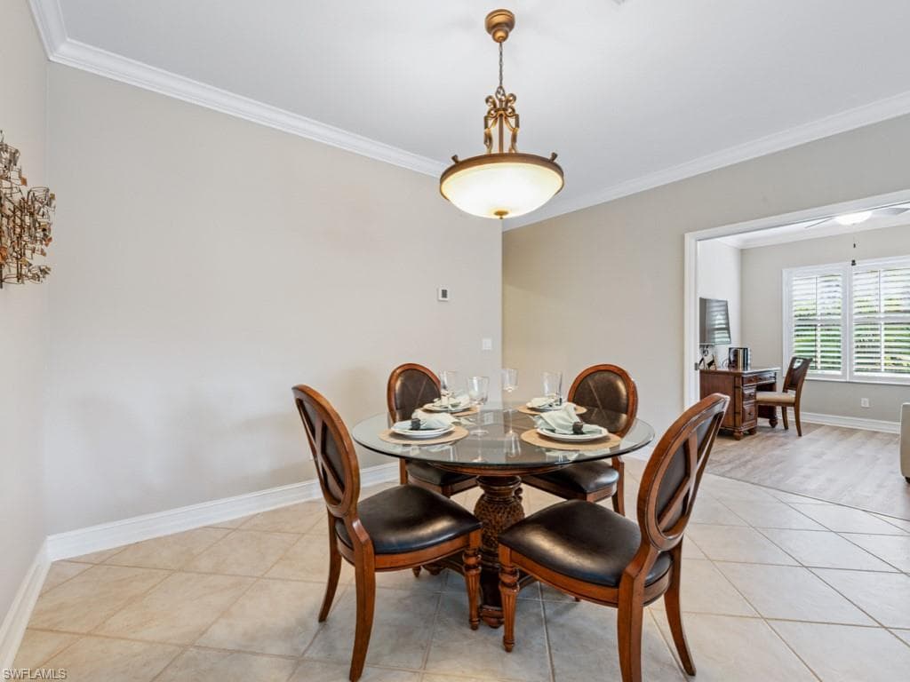 5643 Sandlewood Ct 2001, Naples, FL 34110-9