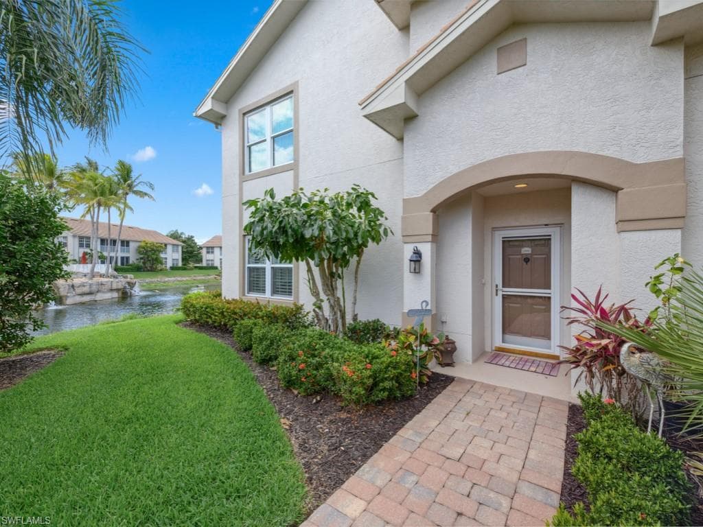 5643 Sandlewood Ct 2001, Naples, FL 34110-1