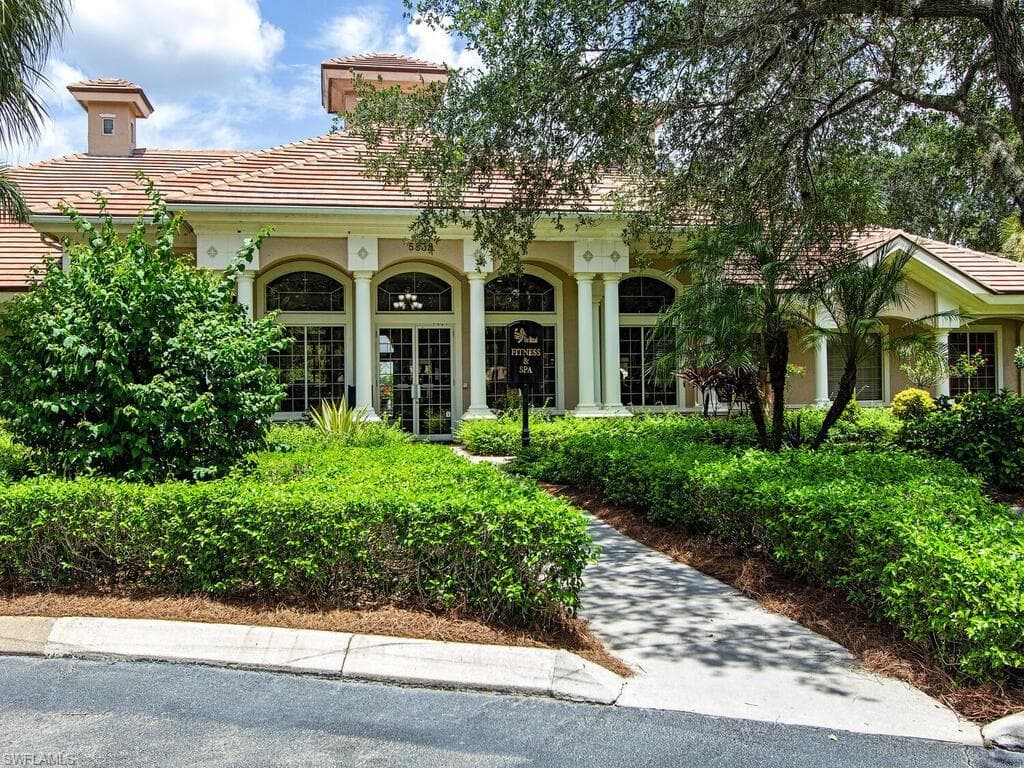 5643 Sandlewood Ct 2001, Naples, FL 34110-44