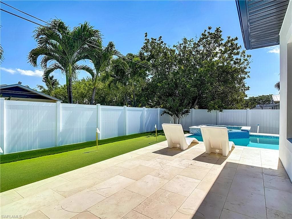 857 95th Ave N, Naples, FL 34108-9