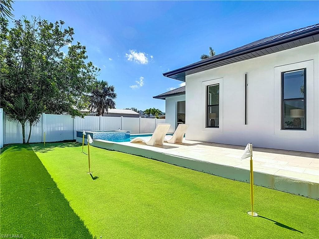 857 95th Ave N, Naples, FL 34108-10