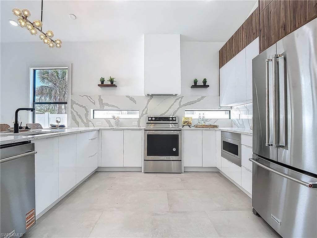 857 95th Ave N, Naples, FL 34108-12