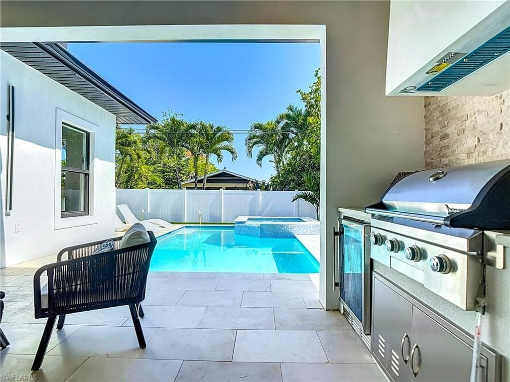 857 95th Ave N, Naples, FL 34108-32