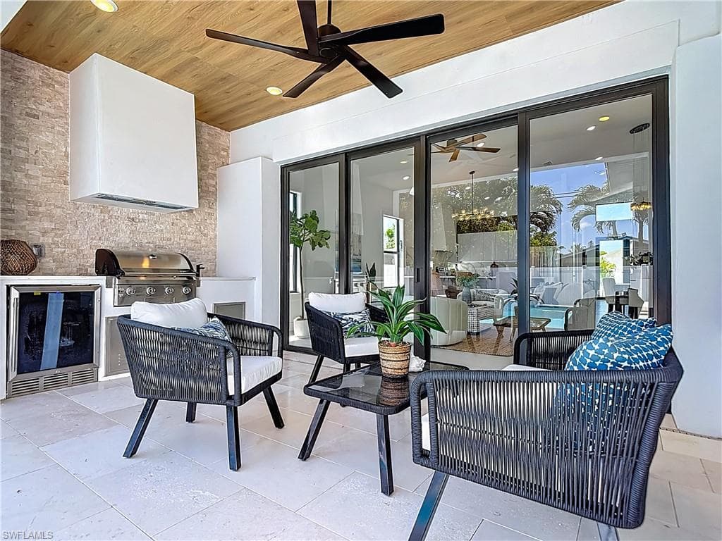 857 95th Ave N, Naples, FL 34108-5