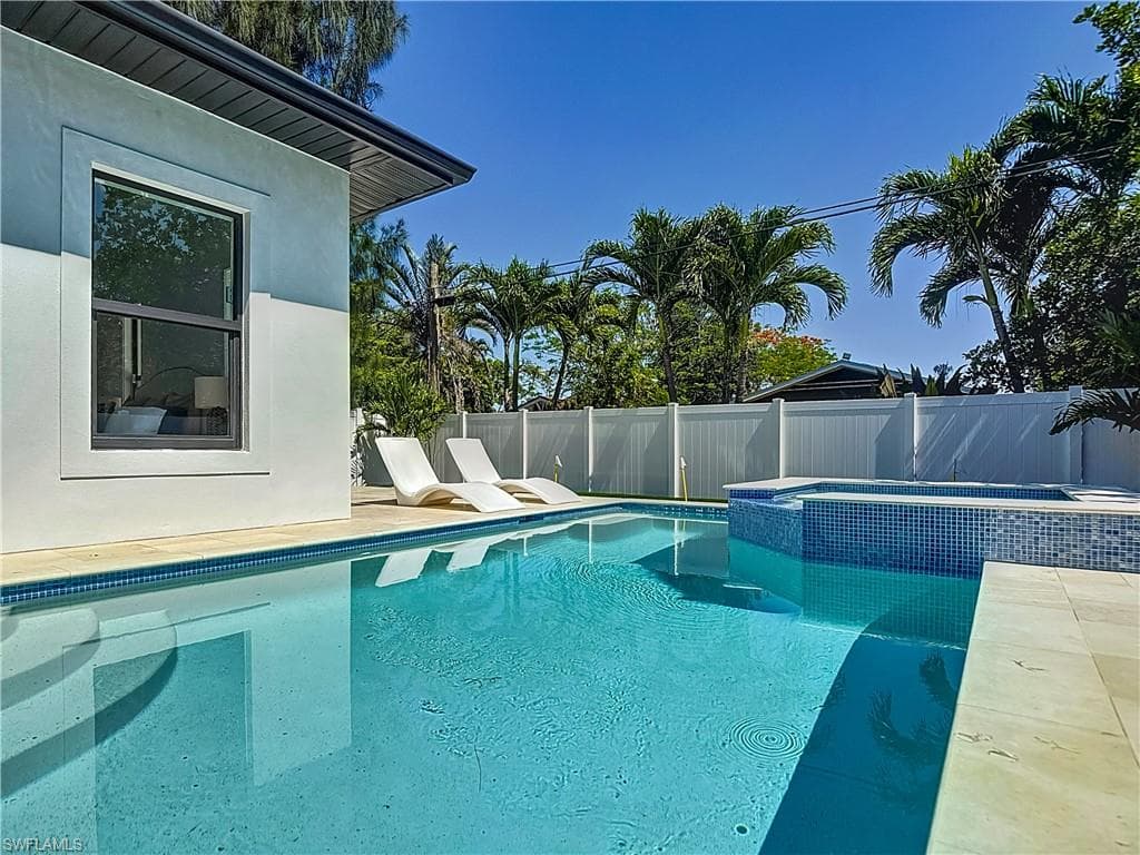 857 95th Ave N, Naples, FL 34108-6