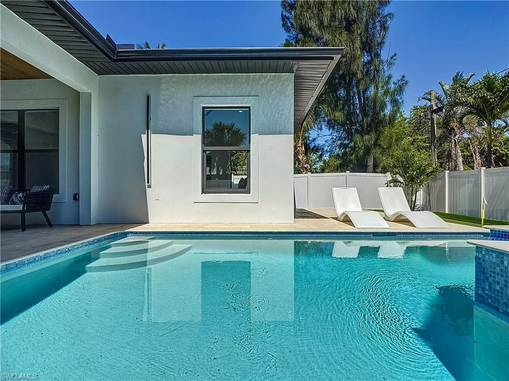 857 95th Ave N, Naples, FL 34108-7