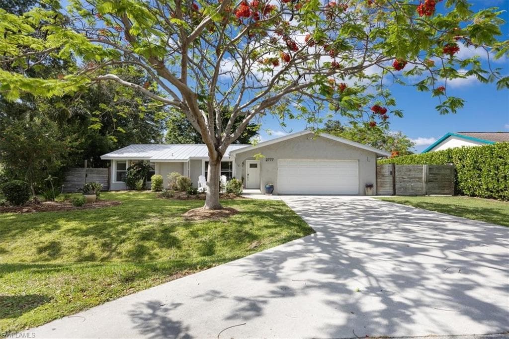 2777 Clipper Way, Naples, FL 34104-2