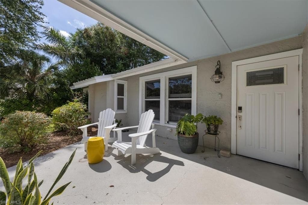 2777 Clipper Way, Naples, FL 34104-3