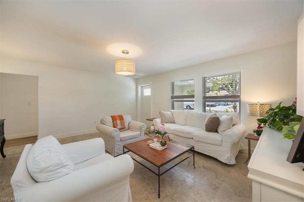 2777 Clipper Way, Naples, FL 34104-5