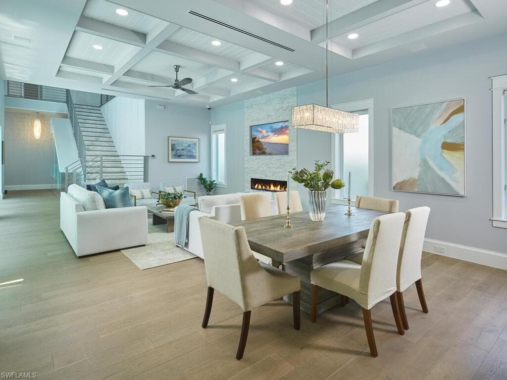 242 2nd Ave S, Naples, FL 34102-8