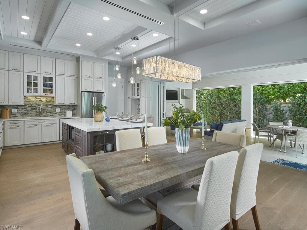 242 2nd Ave S, Naples, FL 34102-9