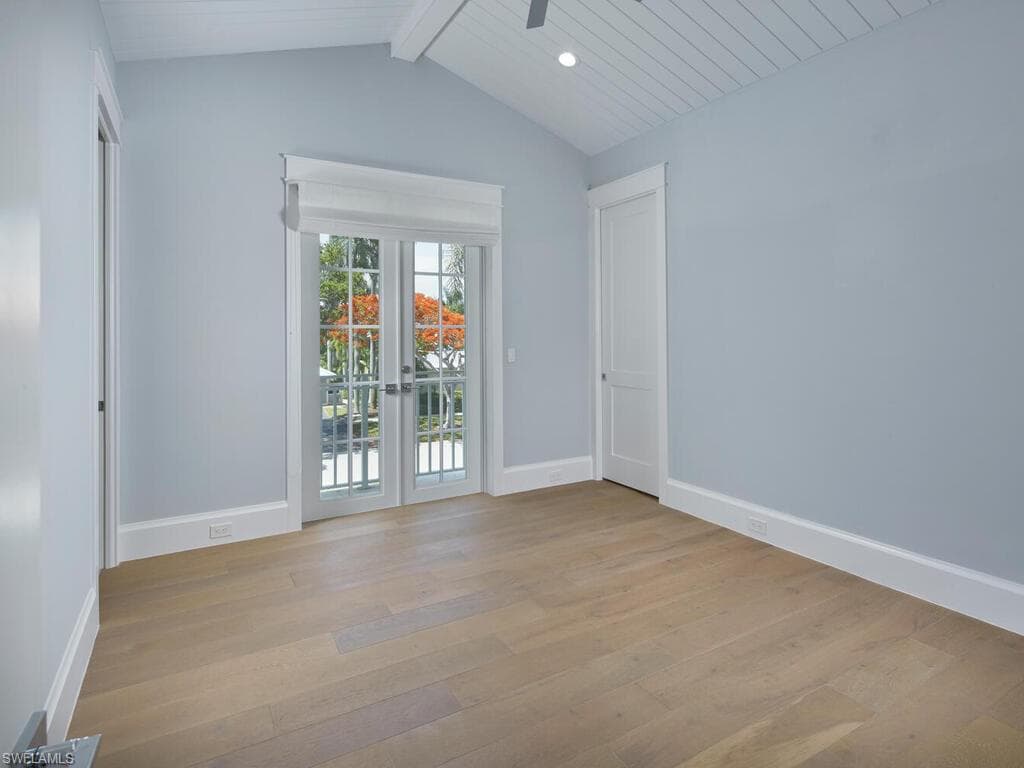 242 2nd Ave S, Naples, FL 34102-17