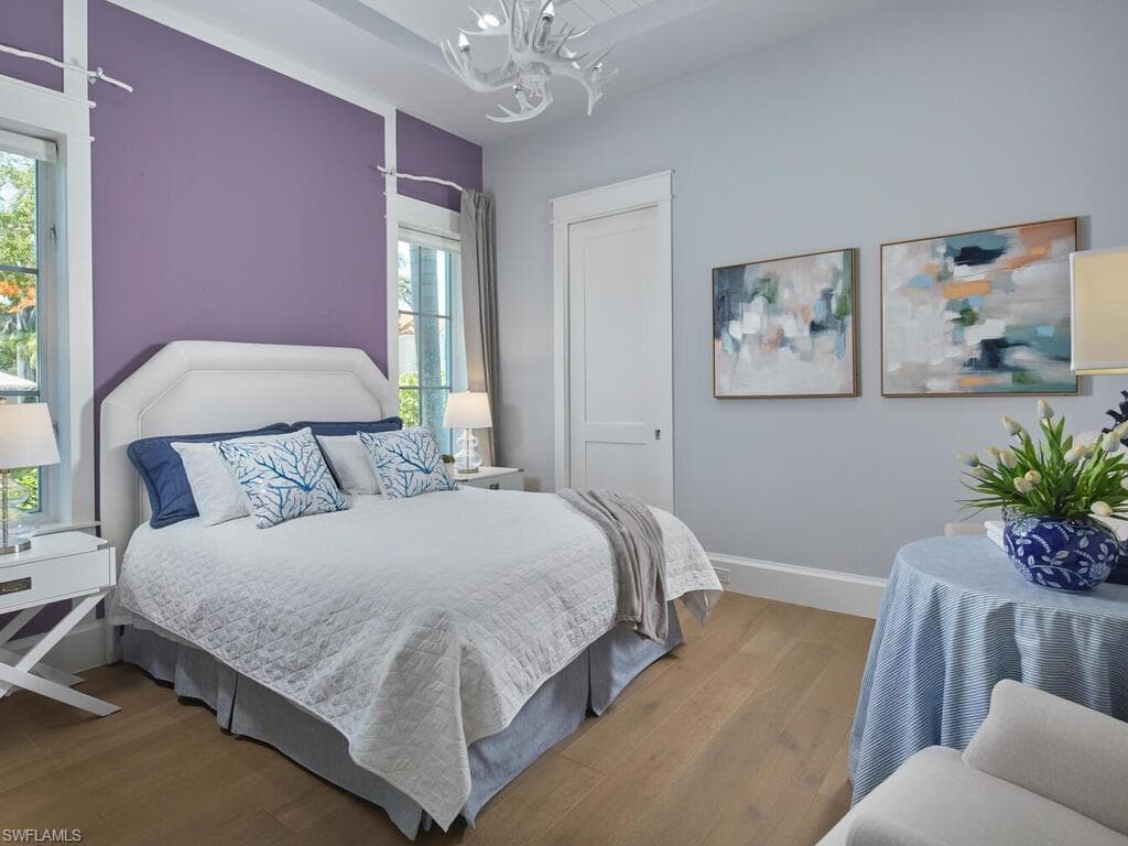 242 2nd Ave S, Naples, FL 34102-22