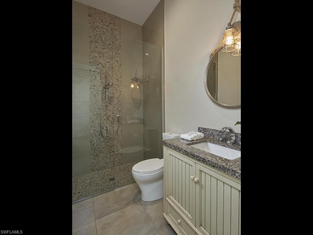 242 2nd Ave S, Naples, FL 34102-23