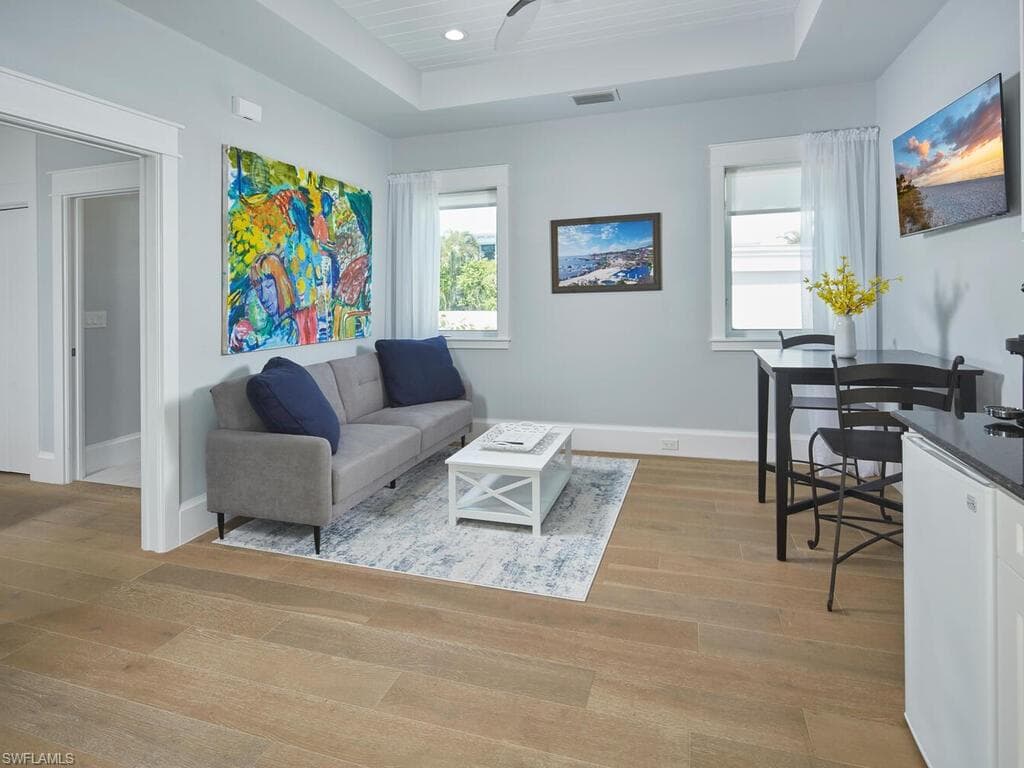 242 2nd Ave S, Naples, FL 34102-30