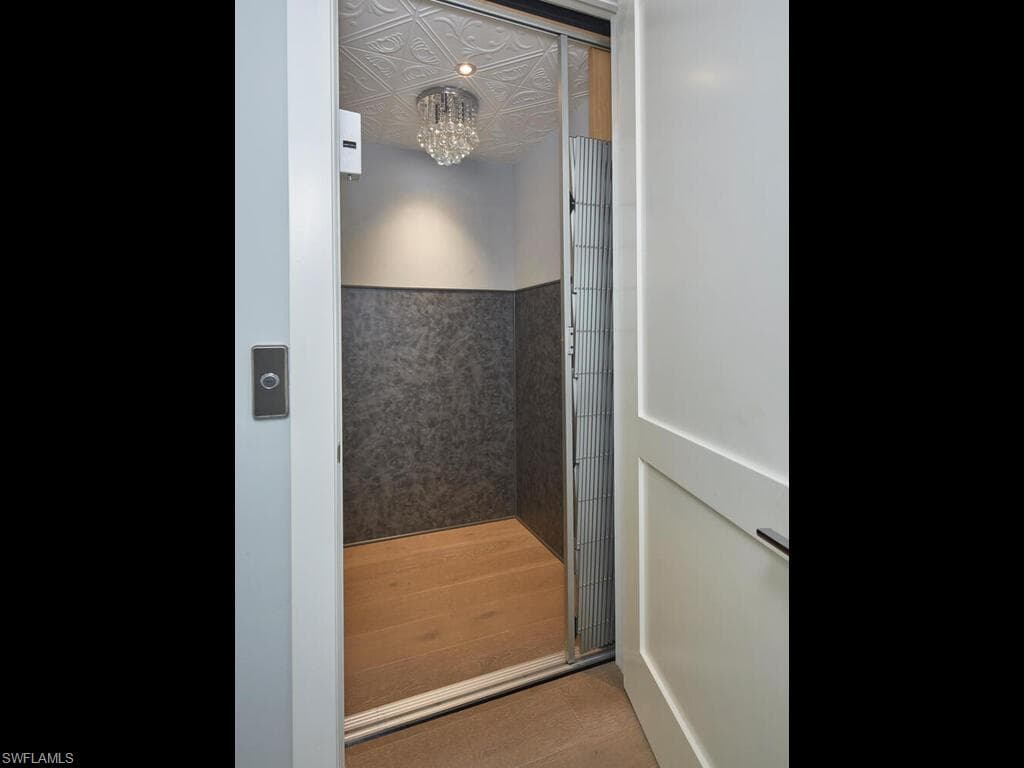 242 2nd Ave S, Naples, FL 34102-35