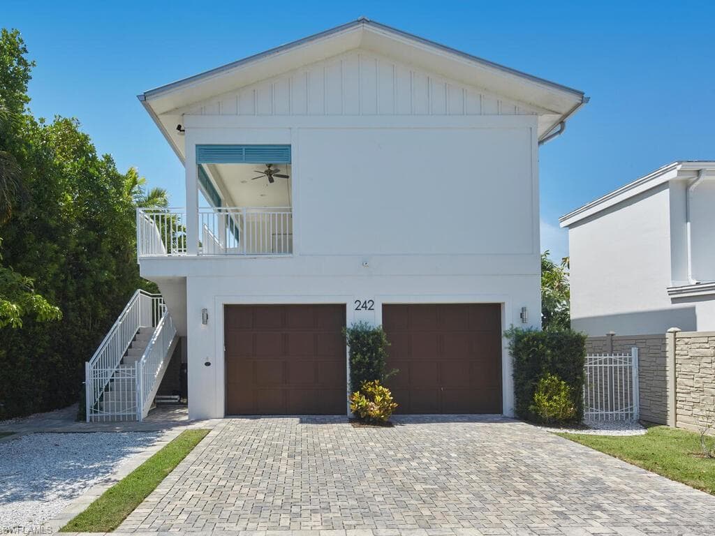 242 2nd Ave S, Naples, FL 34102-36