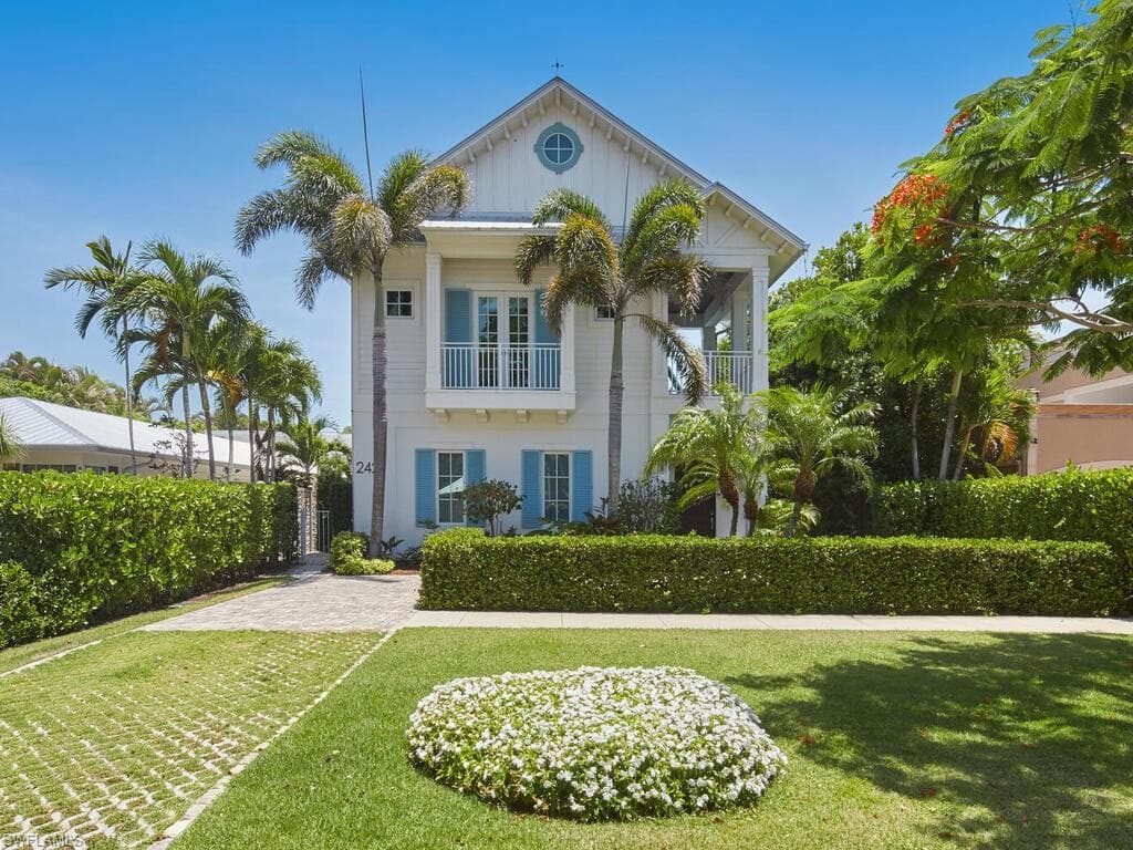 242 2nd Ave S, Naples, FL 34102-37