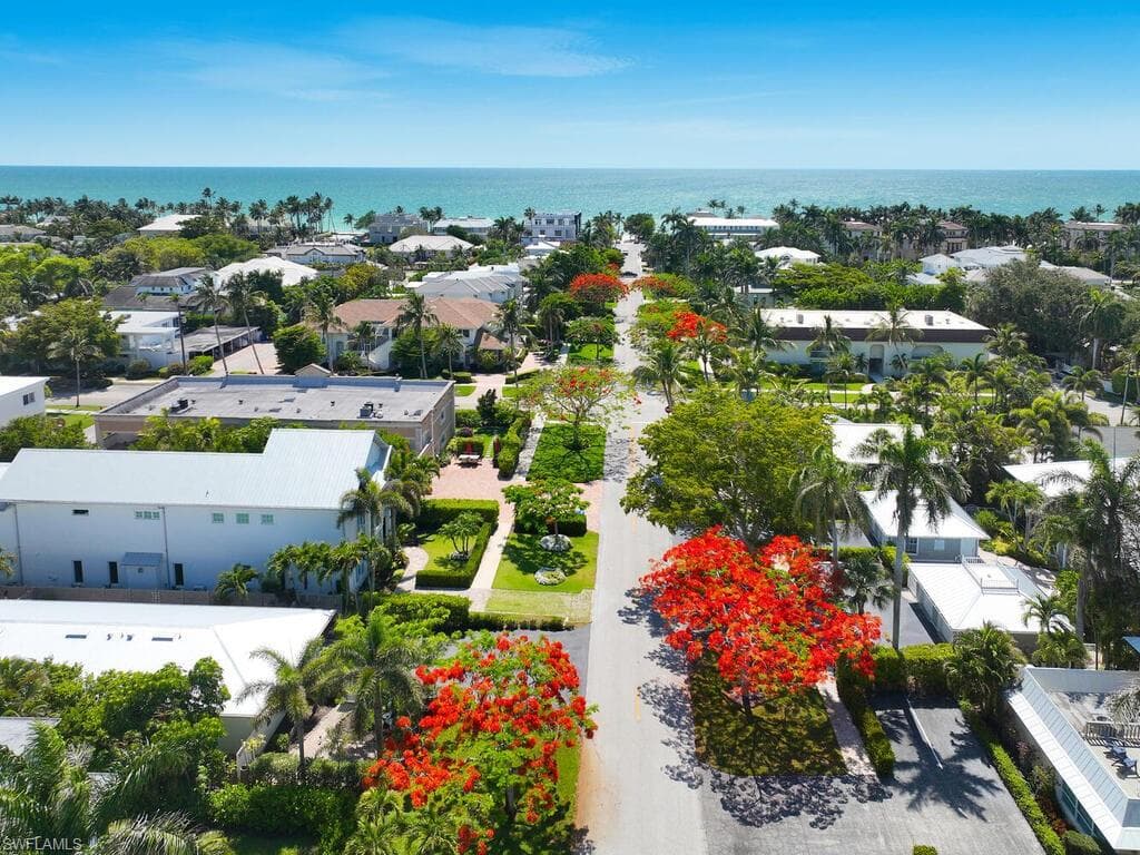 242 2nd Ave S, Naples, FL 34102-39