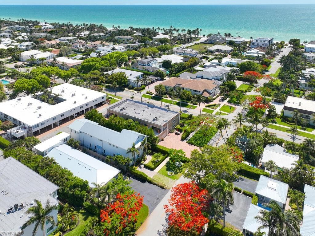 242 2nd Ave S, Naples, FL 34102-40