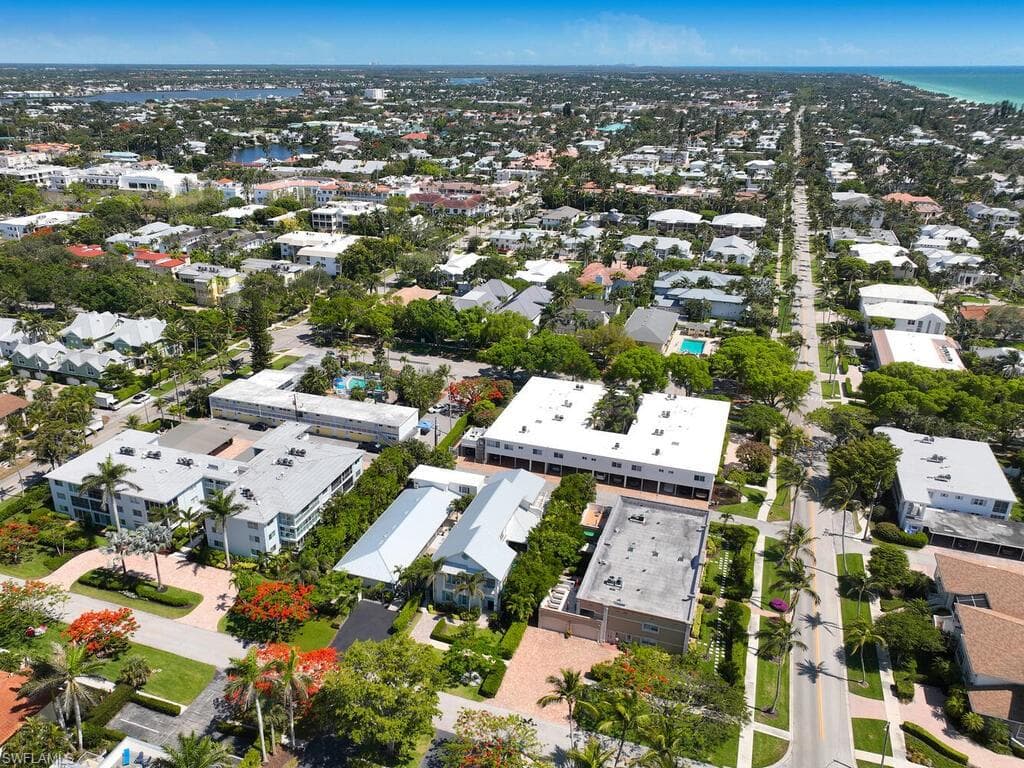 242 2nd Ave S, Naples, FL 34102-41