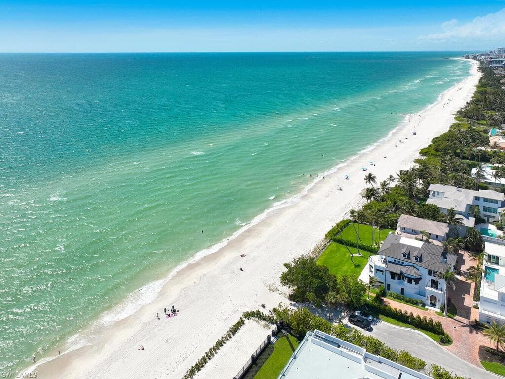 242 2nd Ave S, Naples, FL 34102-42