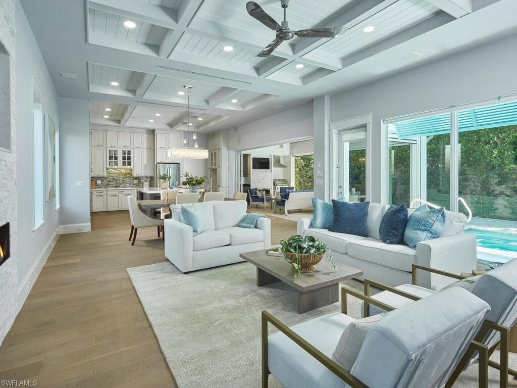 242 2nd Ave S, Naples, FL 34102-3