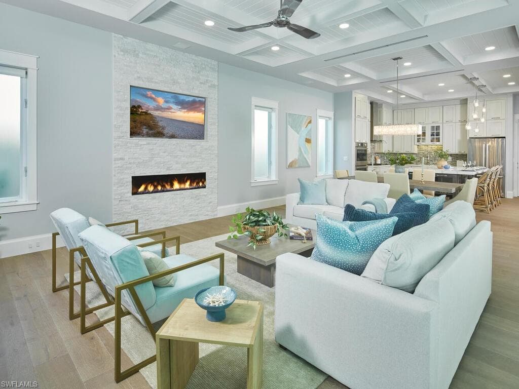 242 2nd Ave S, Naples, FL 34102-4