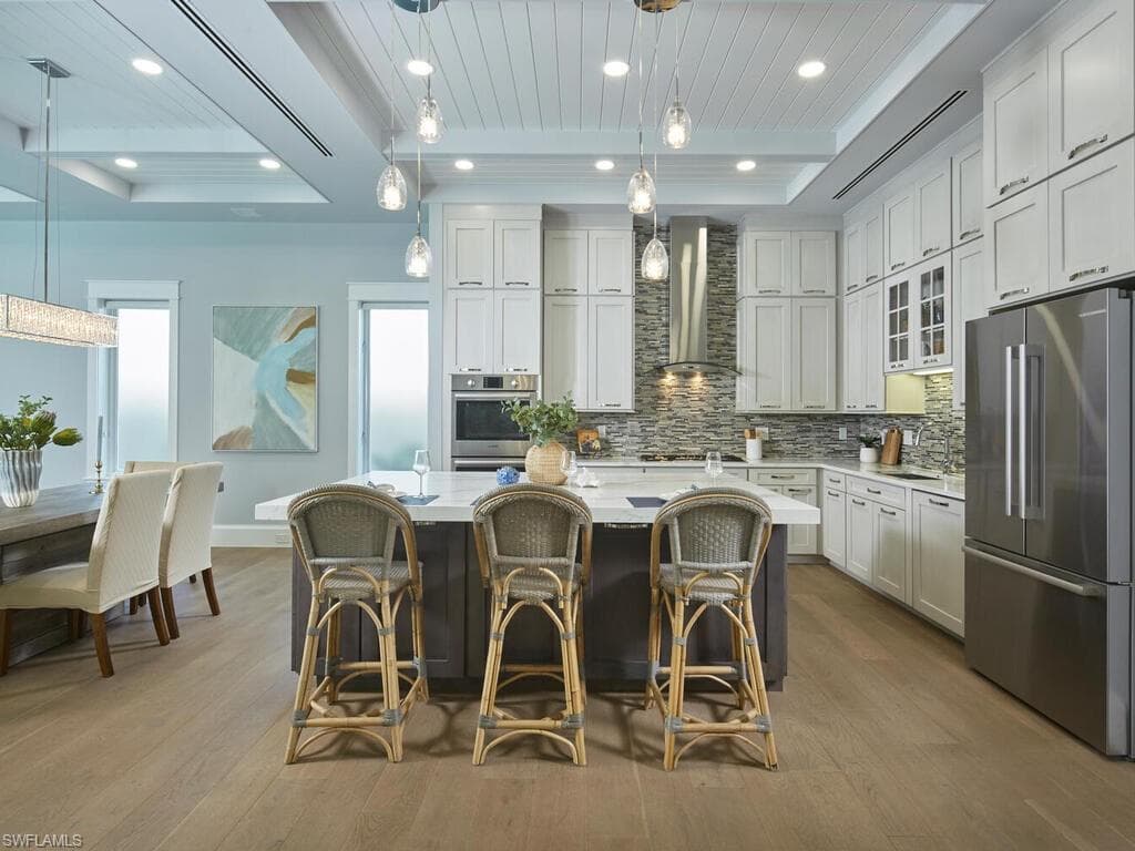 242 2nd Ave S, Naples, FL 34102-6