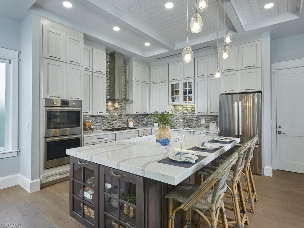 242 2nd Ave S, Naples, FL 34102-7