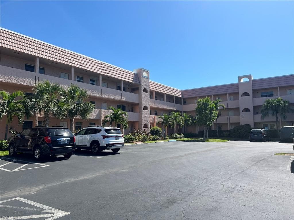 200 Forest Lakes Blvd 201, Naples, FL 34105-16