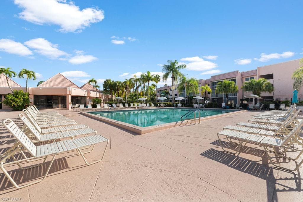 200 Forest Lakes Blvd 201, Naples, FL 34105-17
