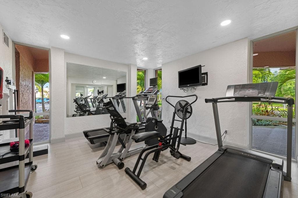 200 Forest Lakes Blvd 201, Naples, FL 34105-23