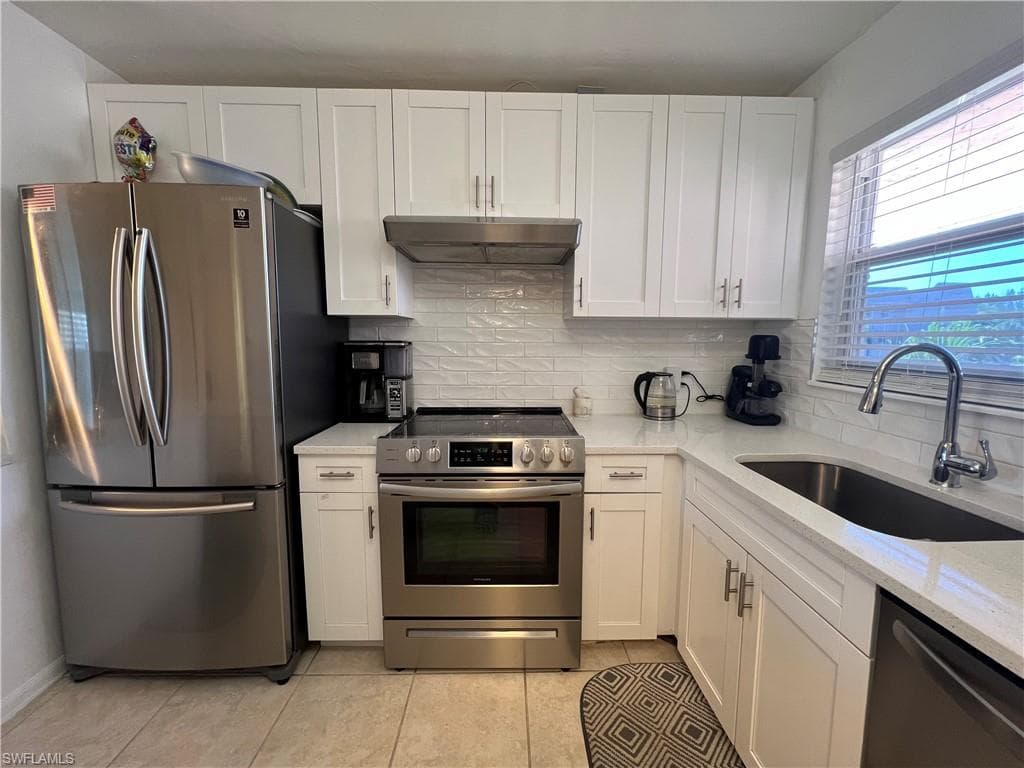 200 Forest Lakes Blvd 201, Naples, FL 34105-1