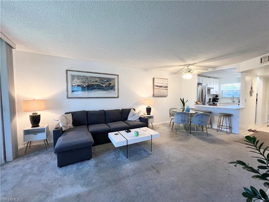 200 Forest Lakes Blvd 201, Naples, FL 34105-7