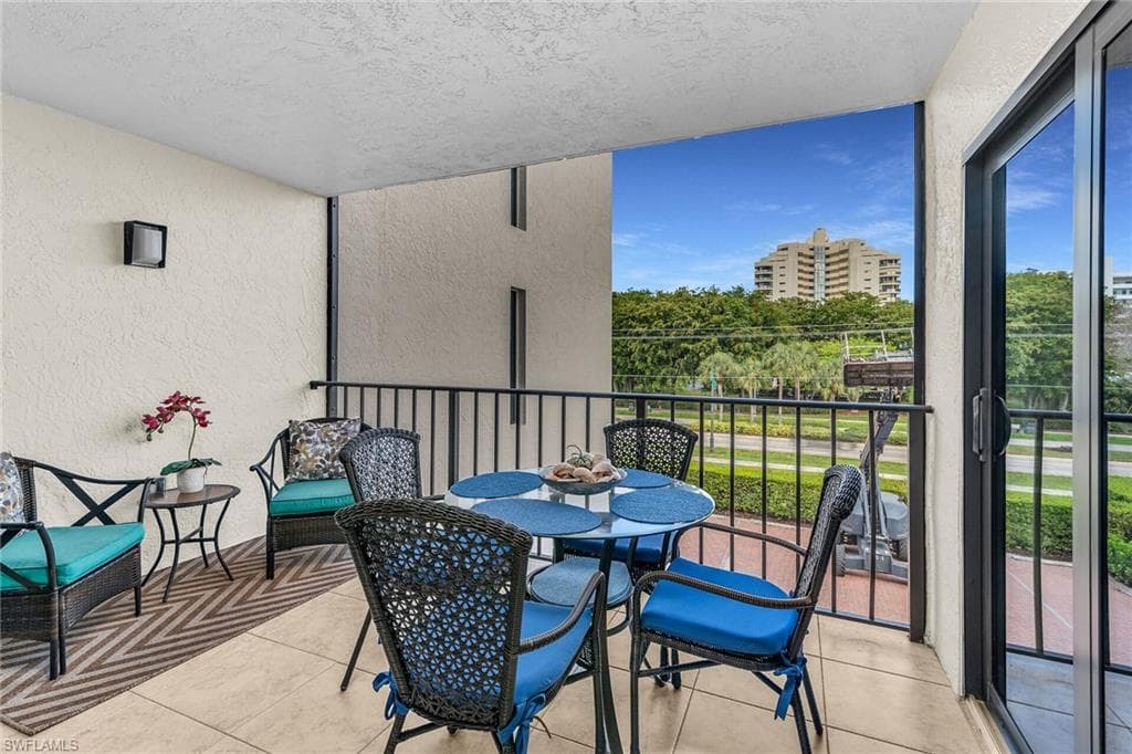 741 Collier Blvd 302, Marco Island, FL 34145-19