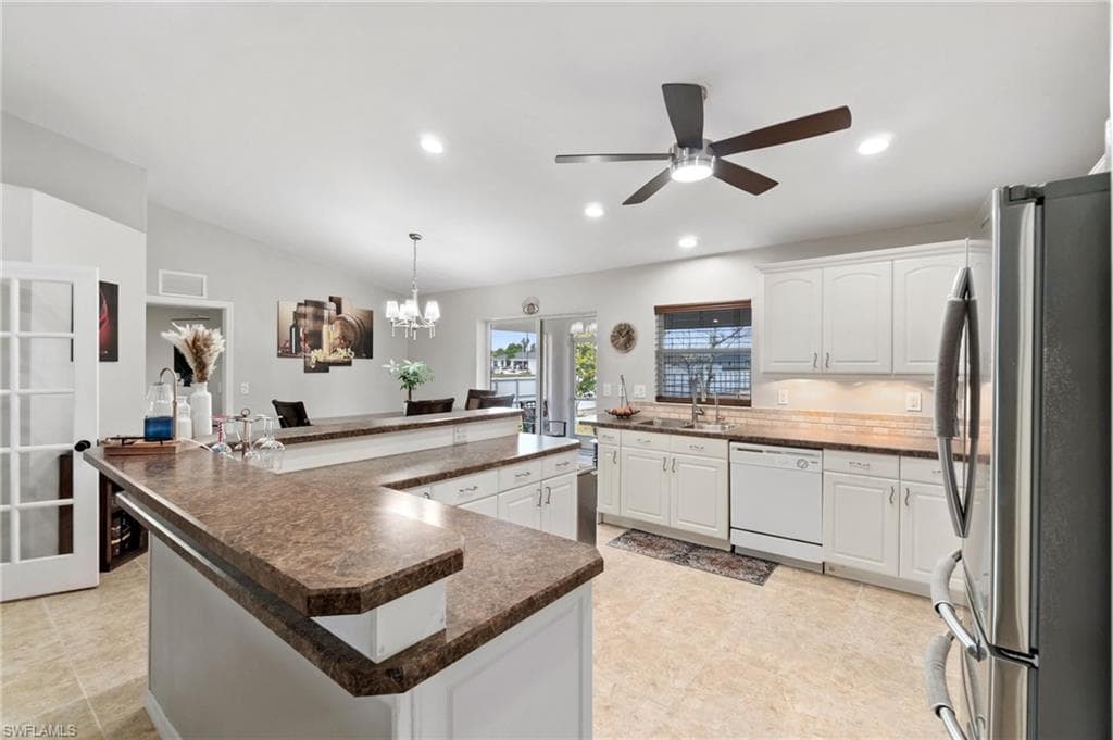 2833 4th Ave, Cape Coral, FL 33993-9