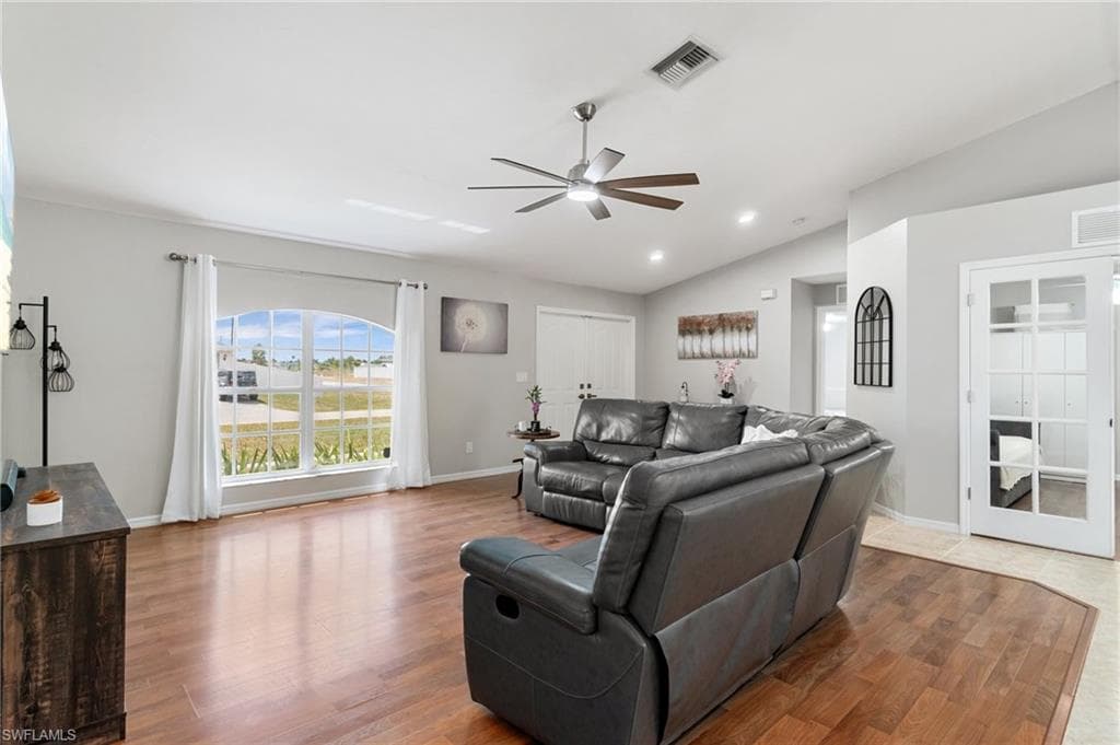 2833 4th Ave, Cape Coral, FL 33993-2