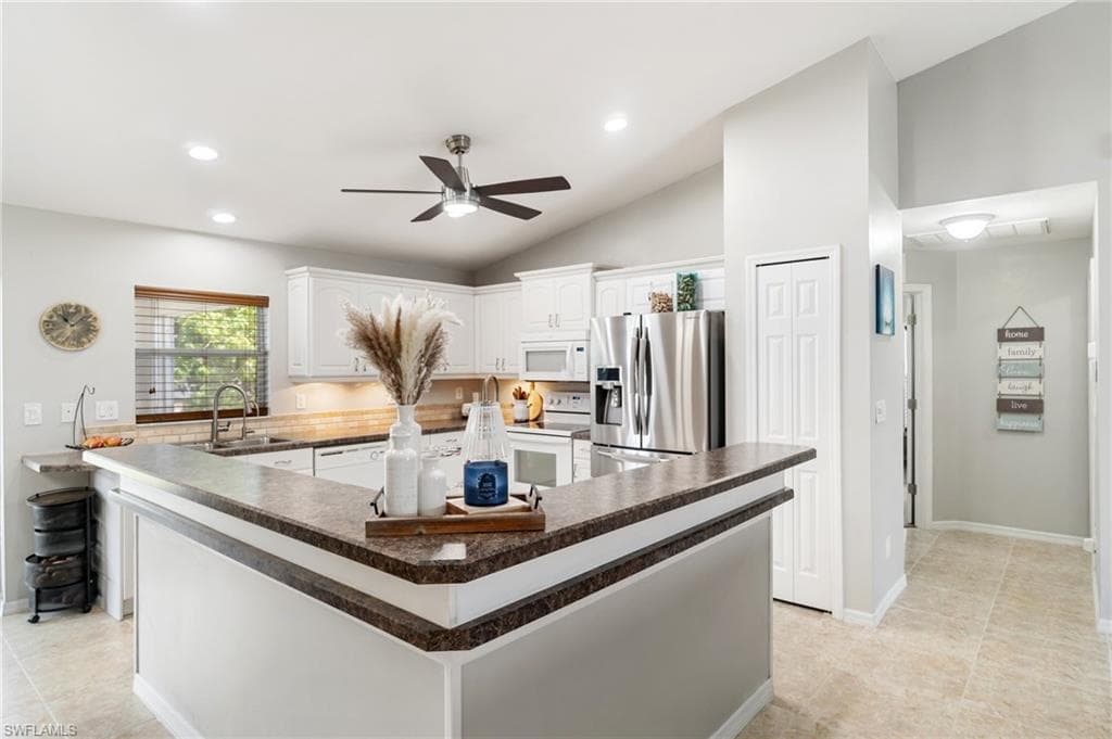 2833 4th Ave, Cape Coral, FL 33993-3