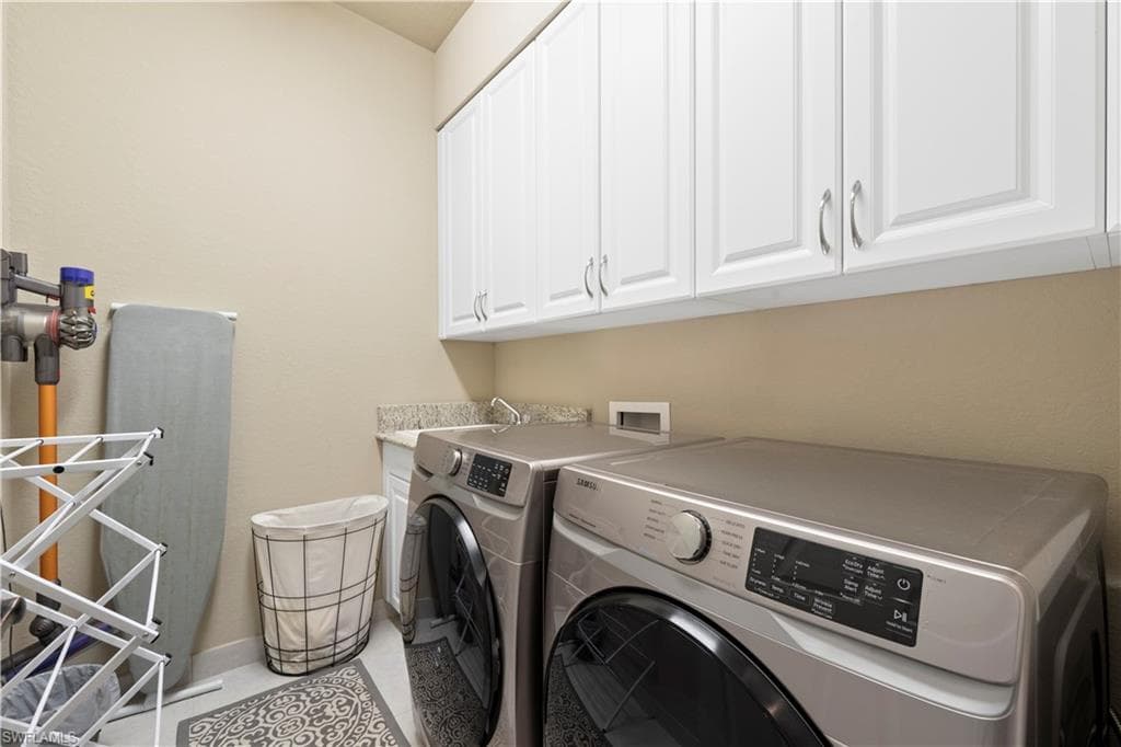 4168 Crescent Ct, Naples, FL 34119-39