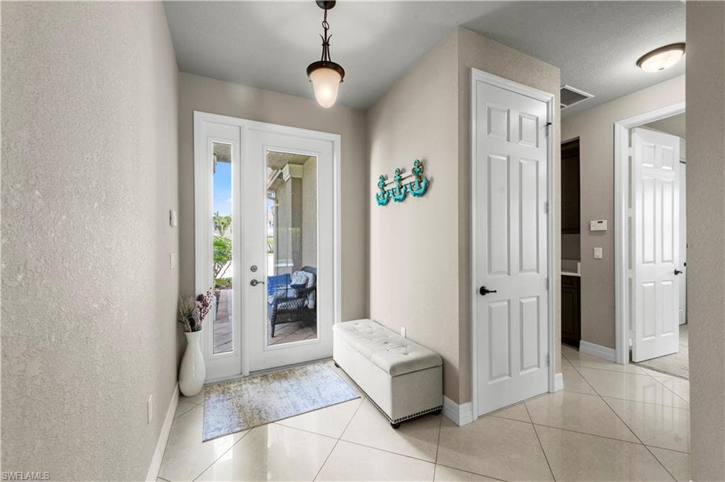 4168 Crescent Ct, Naples, FL 34119-4