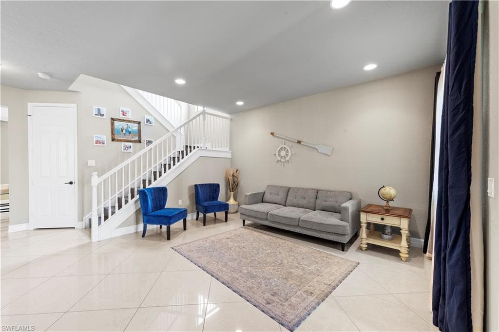 4168 Crescent Ct, Naples, FL 34119-5