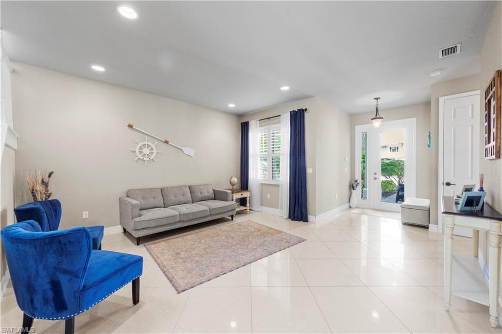 4168 Crescent Ct, Naples, FL 34119-6