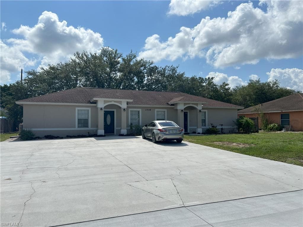 1716 48th St SW, Naples, FL 34116-3