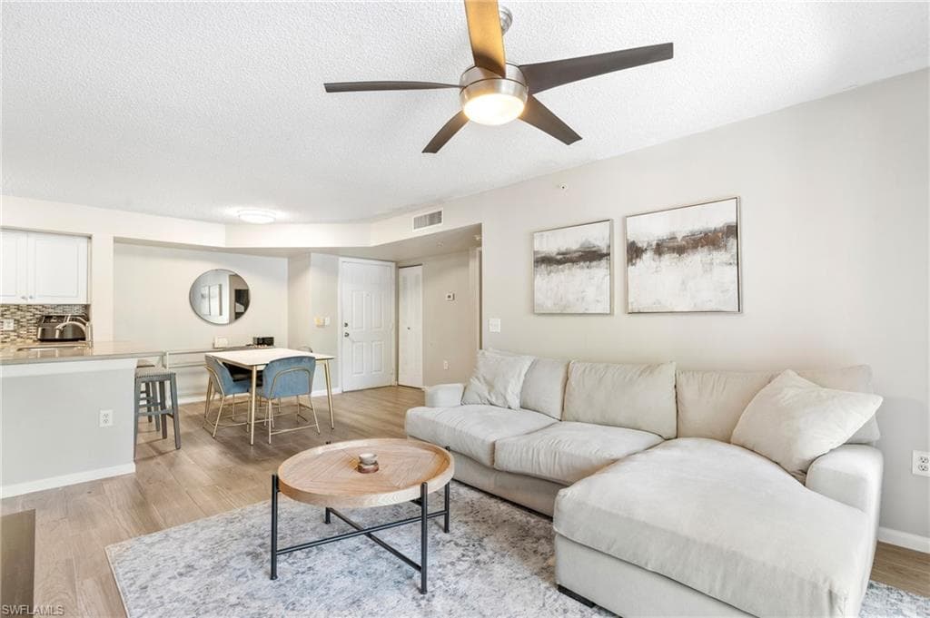 1150 Wildwood Lakes Blvd 203, Naples, FL 34104-4