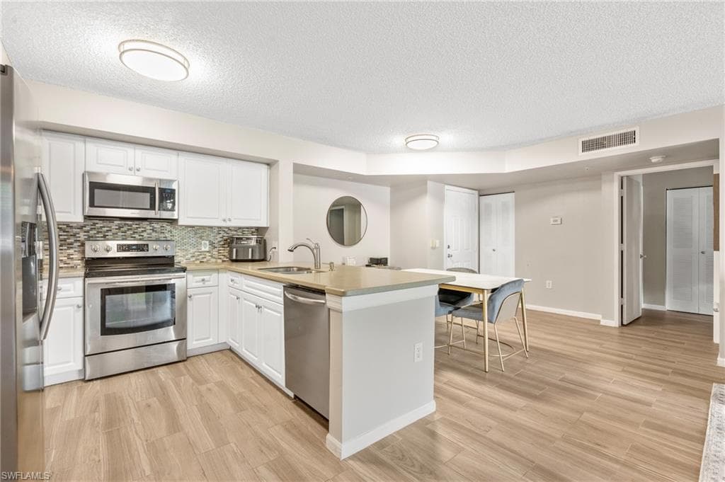 1150 Wildwood Lakes Blvd 203, Naples, FL 34104-5